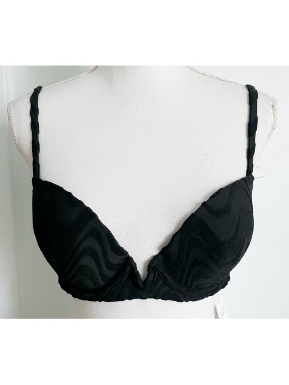 Cupshe • NWT X STASSIE Beachy Wave V-Wire Top & High Waist Bikini Top